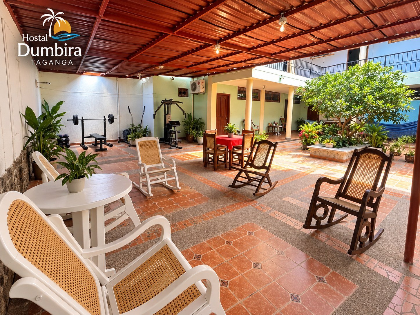 Patio y zonas comunes del Hostal Dumbira